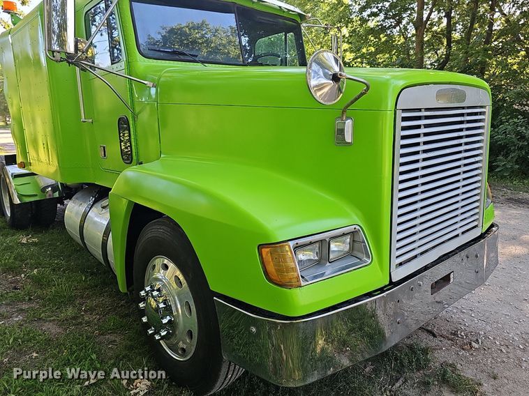 image for item DP0951 1992 Freightliner semi truck