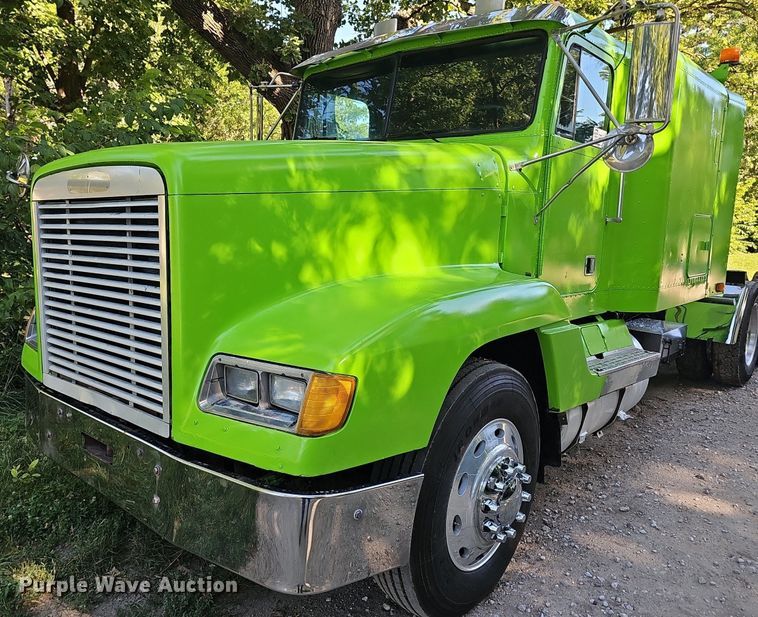 image for item DP0951 1992 Freightliner semi truck