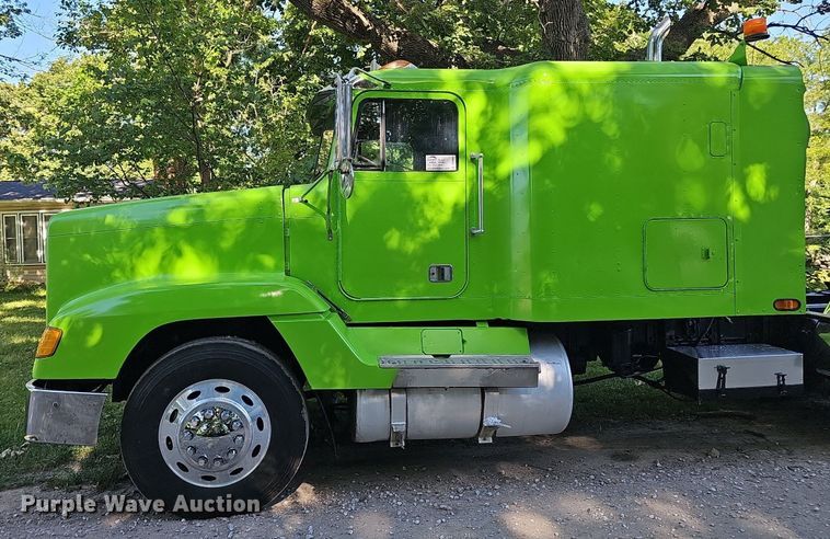 image for item DP0951 1992 Freightliner semi truck