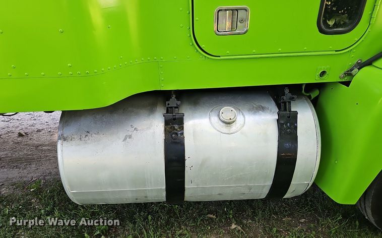 image for item DP0951 1992 Freightliner semi truck