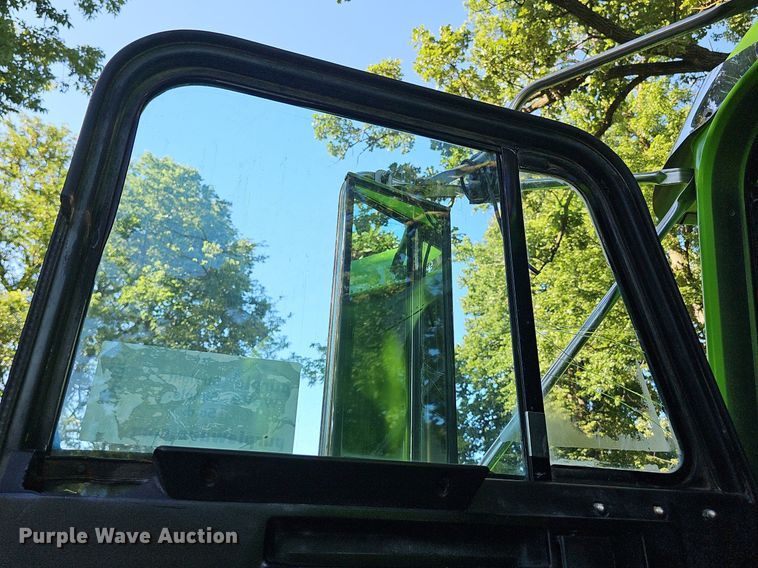 image for item DP0951 1992 Freightliner semi truck