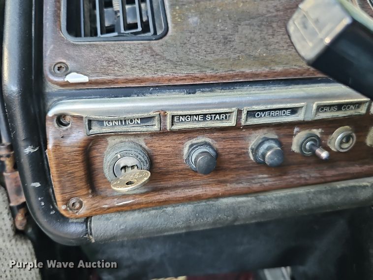 image for item DP0951 1992 Freightliner semi truck