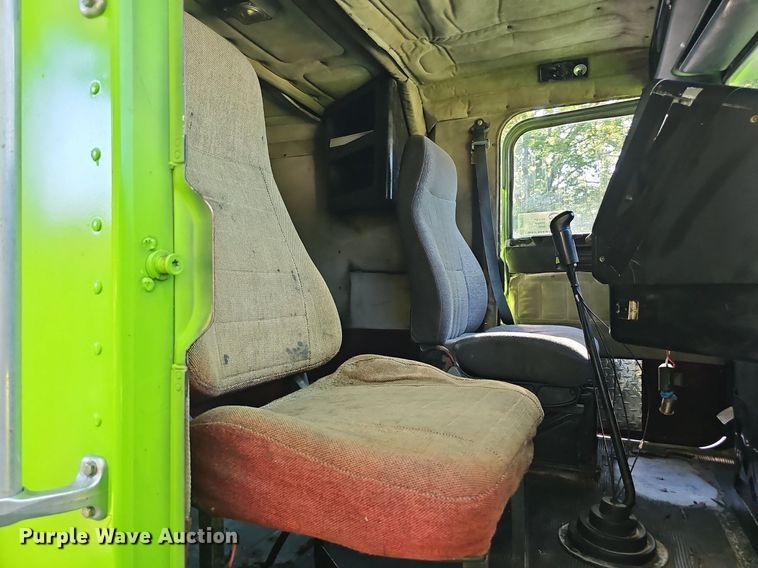 image for item DP0951 1992 Freightliner semi truck