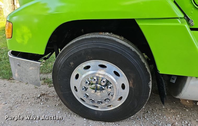 image for item DP0951 1992 Freightliner semi truck