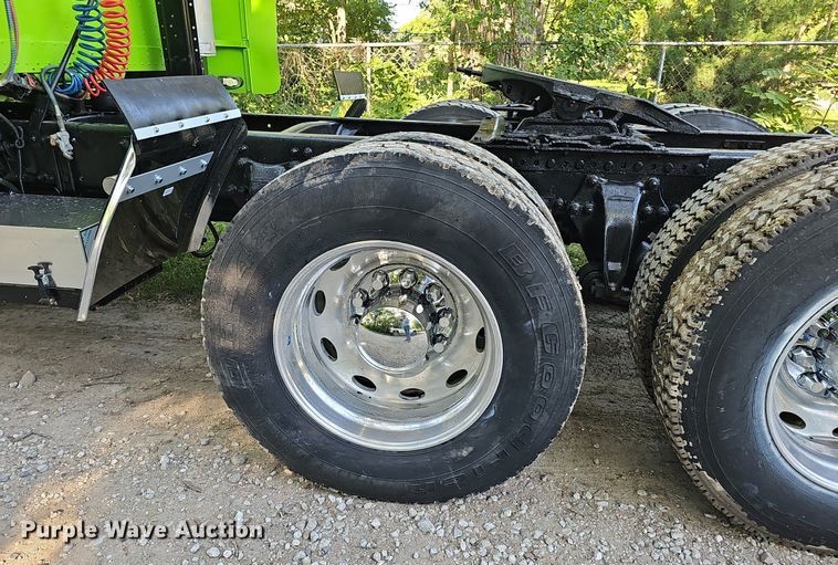 image for item DP0951 1992 Freightliner semi truck