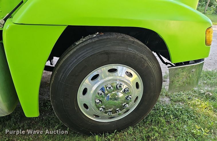 image for item DP0951 1992 Freightliner semi truck