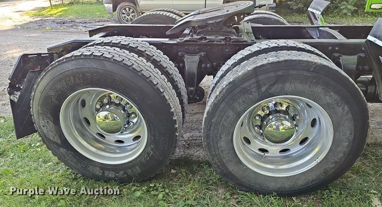 image for item DP0951 1992 Freightliner semi truck