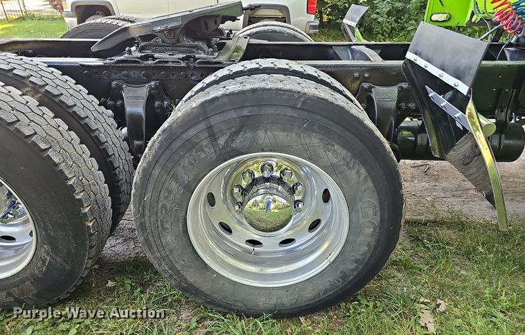 image for item DP0951 1992 Freightliner semi truck