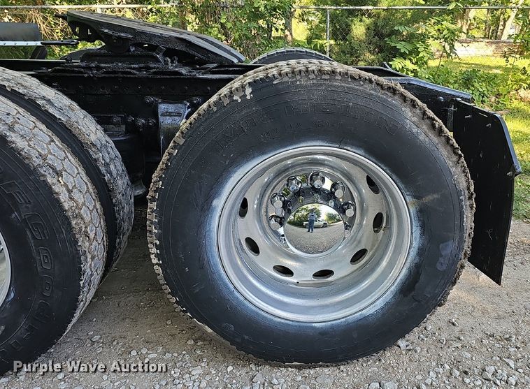 image for item DP0951 1992 Freightliner semi truck