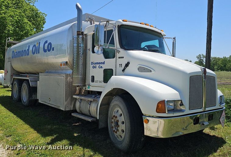 image for item DP6460 2007 Kenworth T300 fuel truck