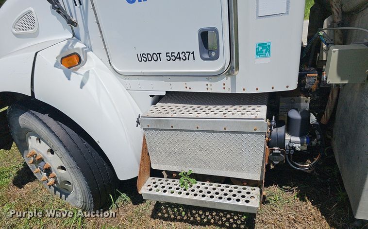 image for item DP6460 2007 Kenworth T300 fuel truck