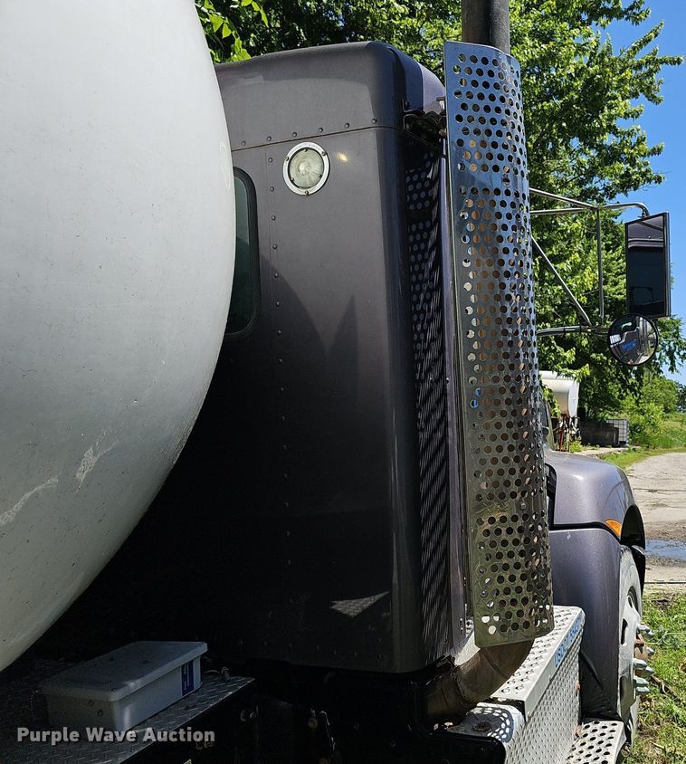 image for item DP6461 2011 Kenworth T370 propane delivery truck