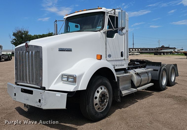 image for item DP6500 2013 Kenworth T800 semi truck