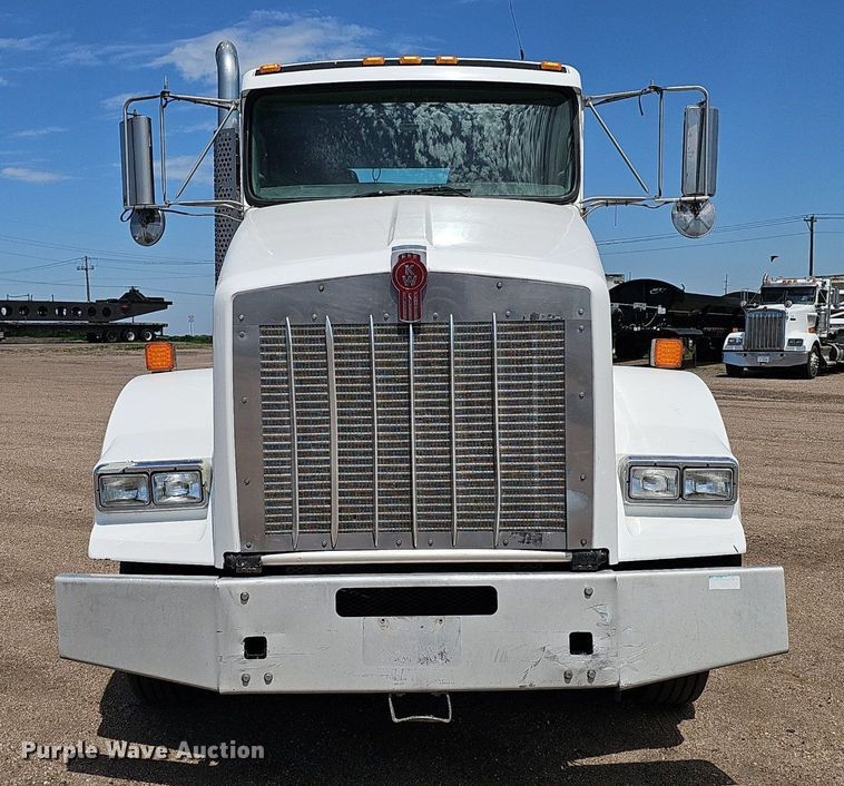 image for item DP6500 2013 Kenworth T800 semi truck
