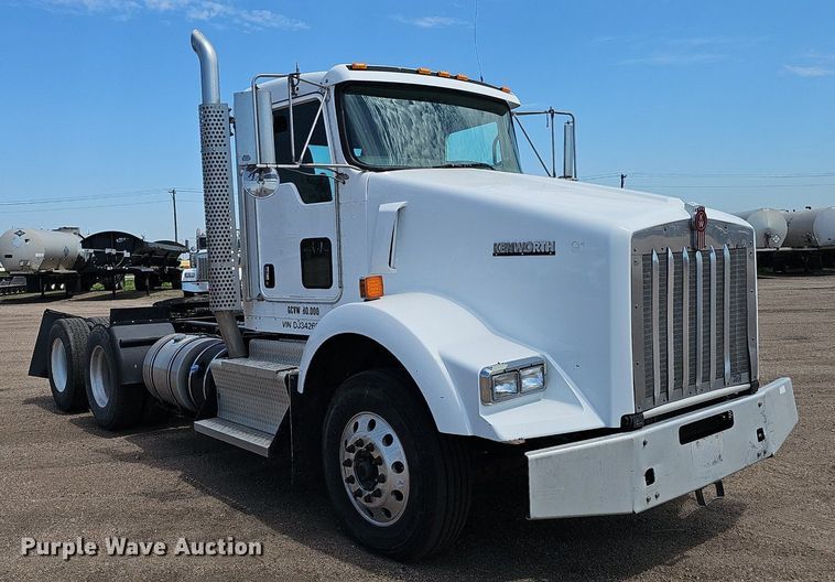 image for item DP6500 2013 Kenworth T800 semi truck