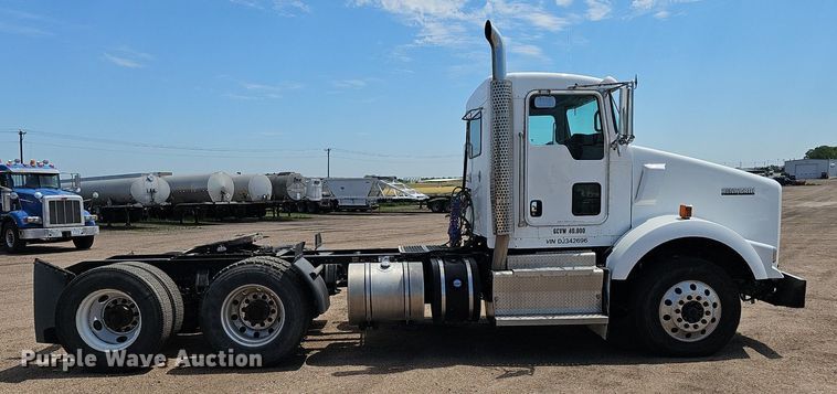 image for item DP6500 2013 Kenworth T800 semi truck