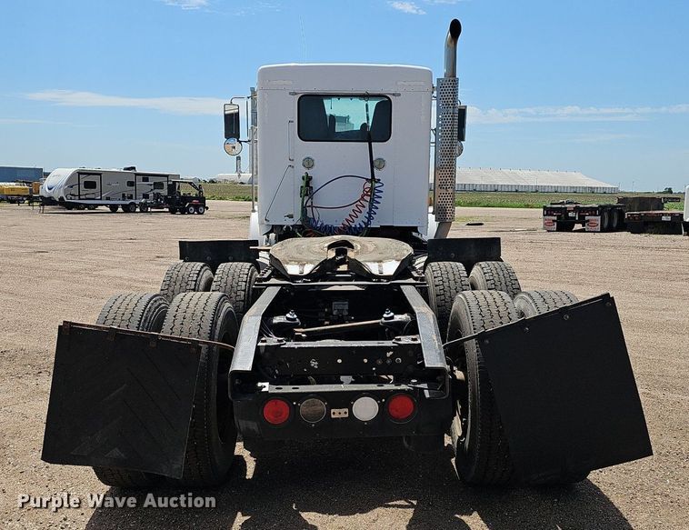 image for item DP6500 2013 Kenworth T800 semi truck