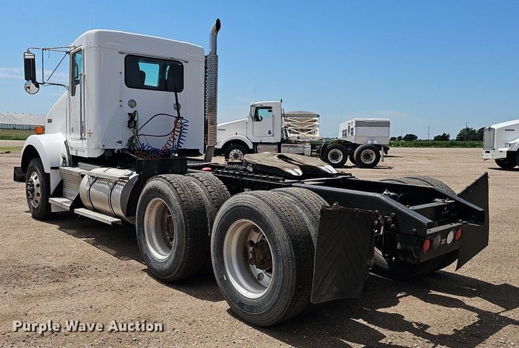 image for item DP6500 2013 Kenworth T800 semi truck