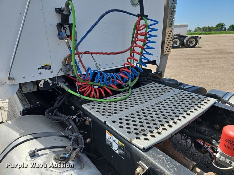 image for item DP6500 2013 Kenworth T800 semi truck