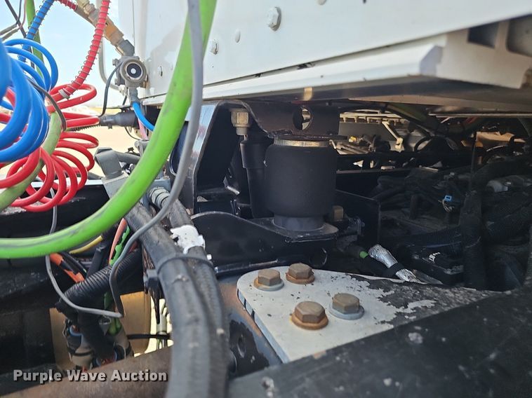 image for item DP6500 2013 Kenworth T800 semi truck