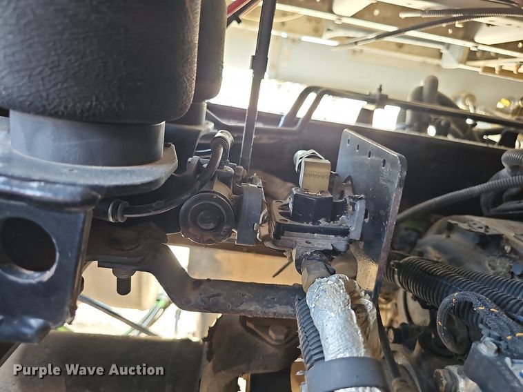 image for item DP6500 2013 Kenworth T800 semi truck