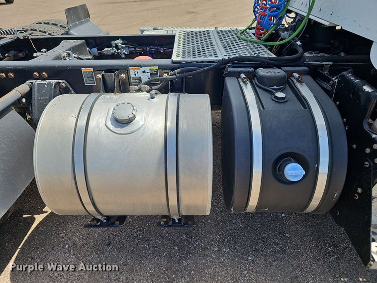 image for item DP6500 2013 Kenworth T800 semi truck