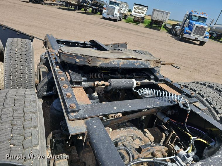 image for item DP6500 2013 Kenworth T800 semi truck