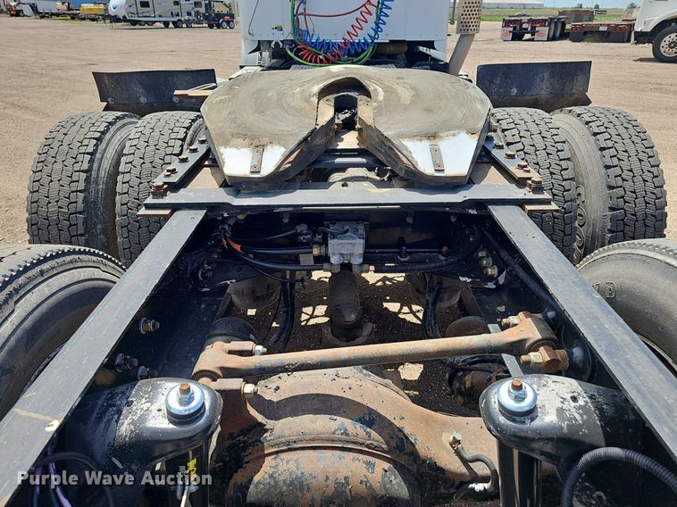 image for item DP6500 2013 Kenworth T800 semi truck