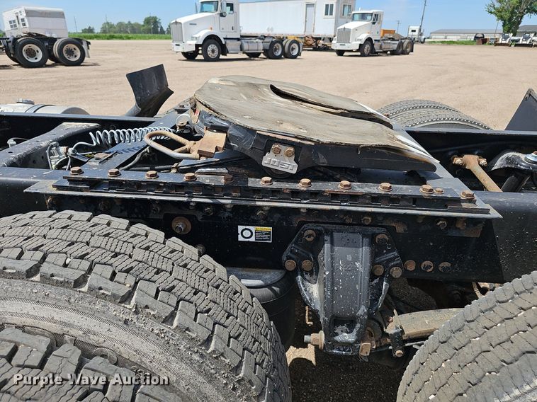 image for item DP6500 2013 Kenworth T800 semi truck