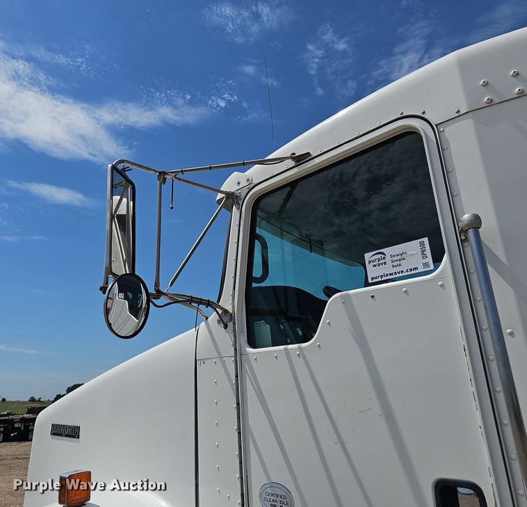 image for item DP6500 2013 Kenworth T800 semi truck