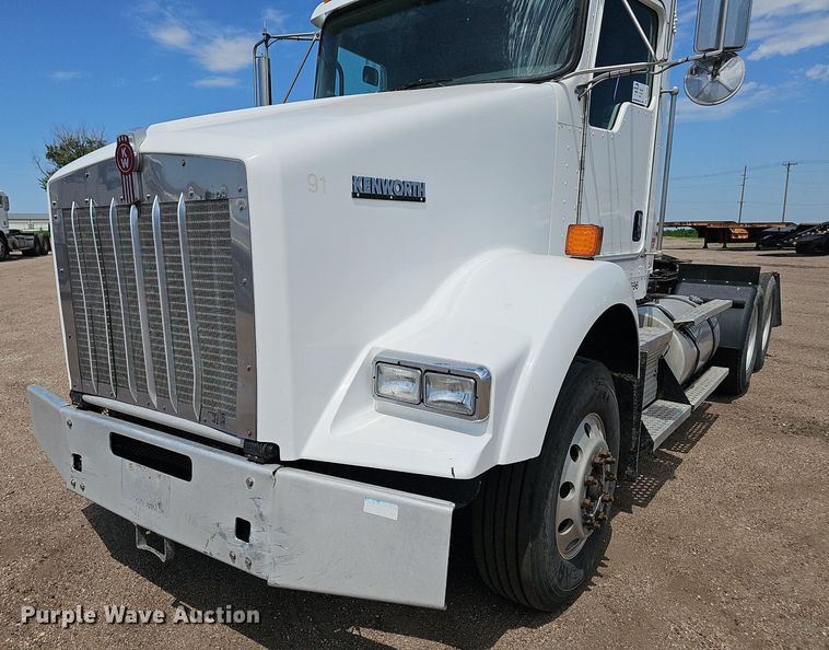 image for item DP6500 2013 Kenworth T800 semi truck