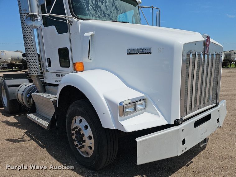 image for item DP6500 2013 Kenworth T800 semi truck