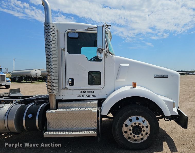 image for item DP6500 2013 Kenworth T800 semi truck