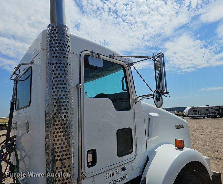 image for item DP6500 2013 Kenworth T800 semi truck