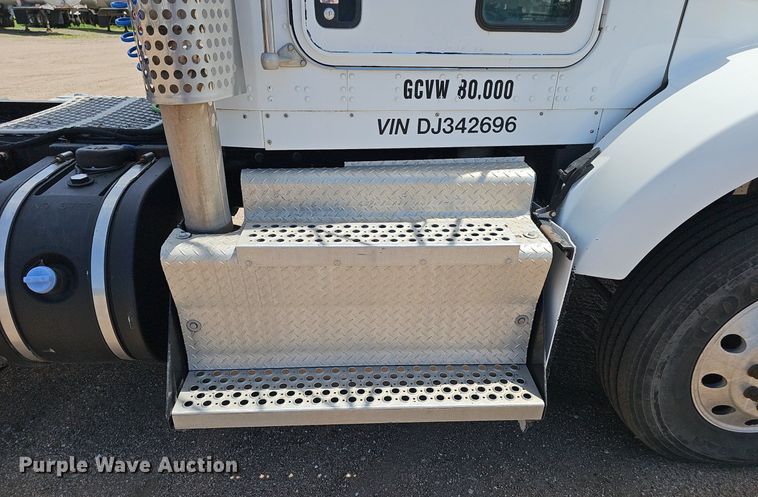 image for item DP6500 2013 Kenworth T800 semi truck