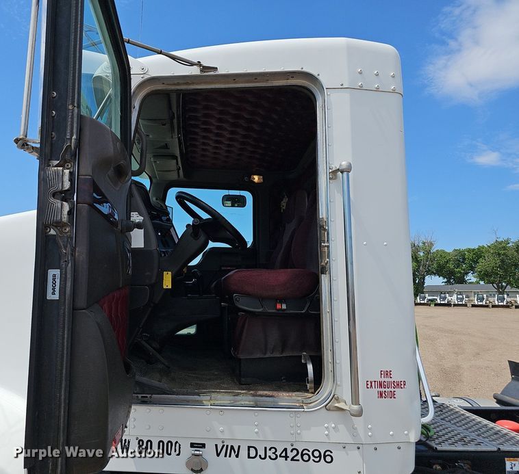 image for item DP6500 2013 Kenworth T800 semi truck