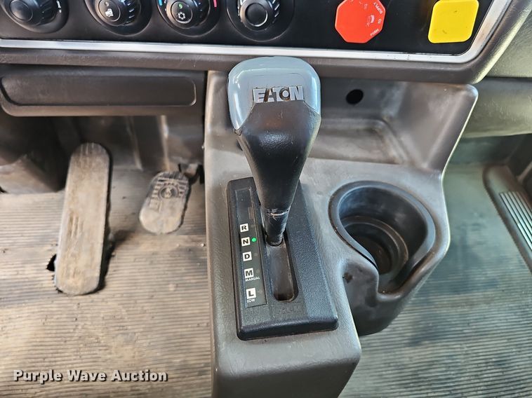 image for item DP6500 2013 Kenworth T800 semi truck