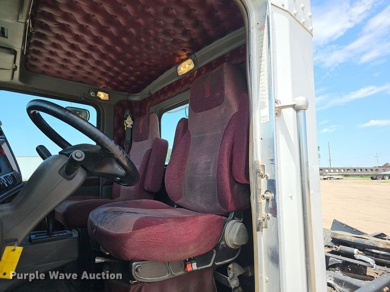 image for item DP6500 2013 Kenworth T800 semi truck