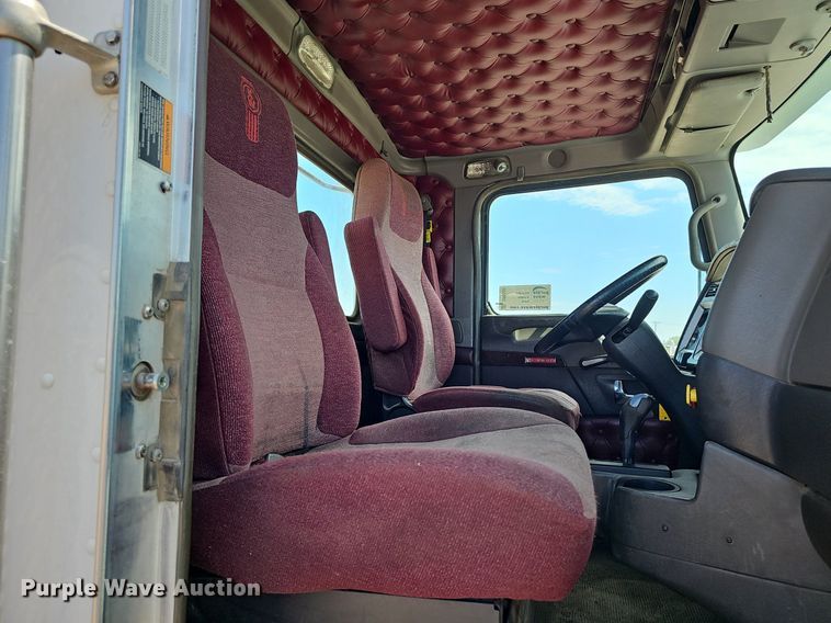 image for item DP6500 2013 Kenworth T800 semi truck