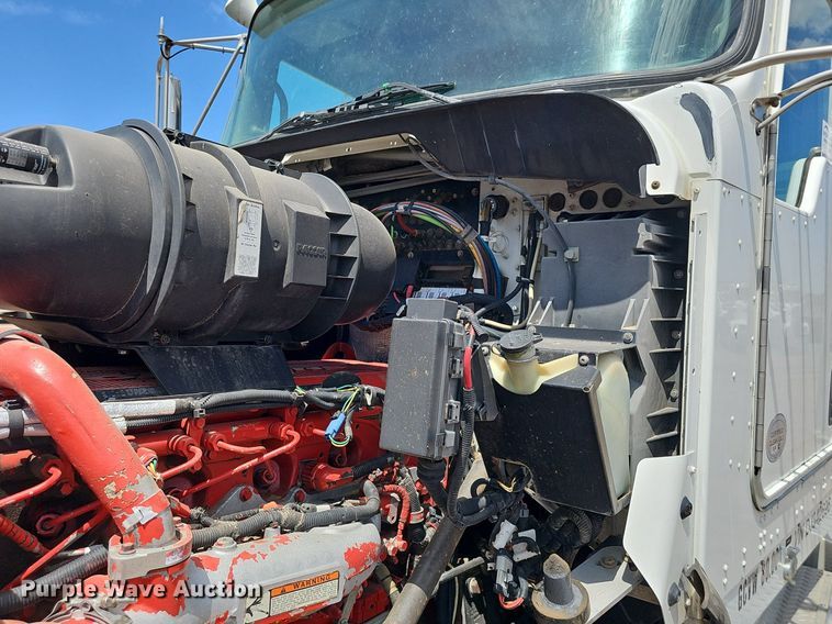 image for item DP6500 2013 Kenworth T800 semi truck