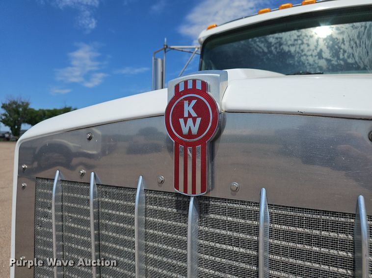 image for item DP6500 2013 Kenworth T800 semi truck