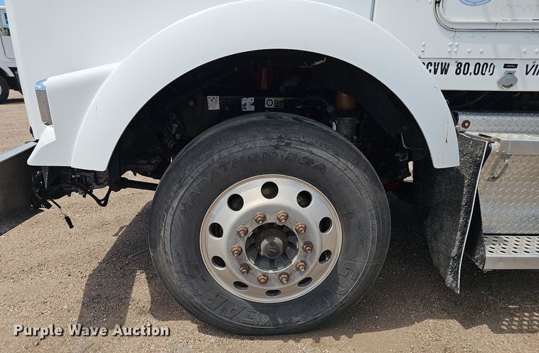 image for item DP6500 2013 Kenworth T800 semi truck