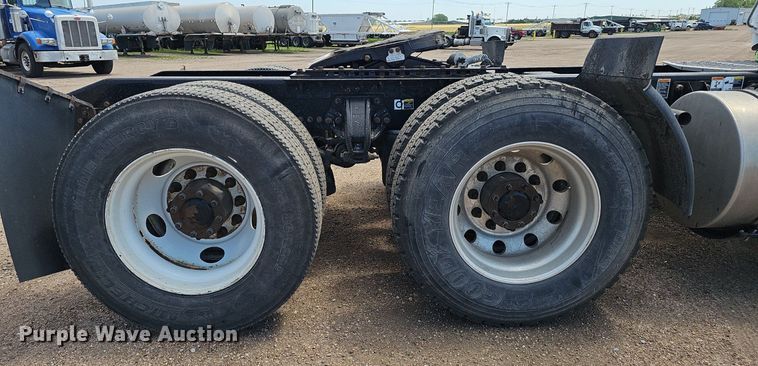 image for item DP6500 2013 Kenworth T800 semi truck