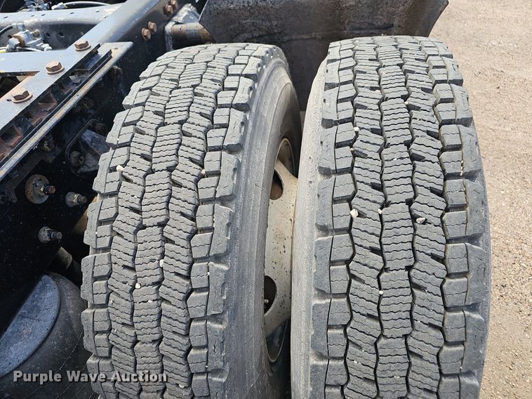 image for item DP6500 2013 Kenworth T800 semi truck