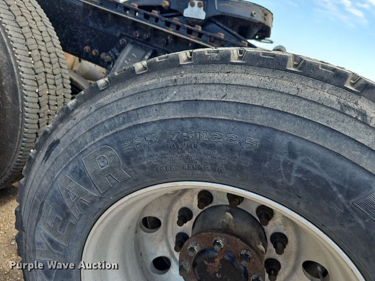 image for item DP6500 2013 Kenworth T800 semi truck