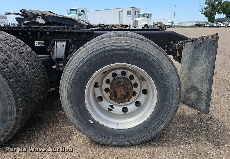 image for item DP6500 2013 Kenworth T800 semi truck