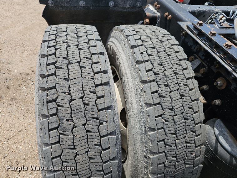 image for item DP6500 2013 Kenworth T800 semi truck