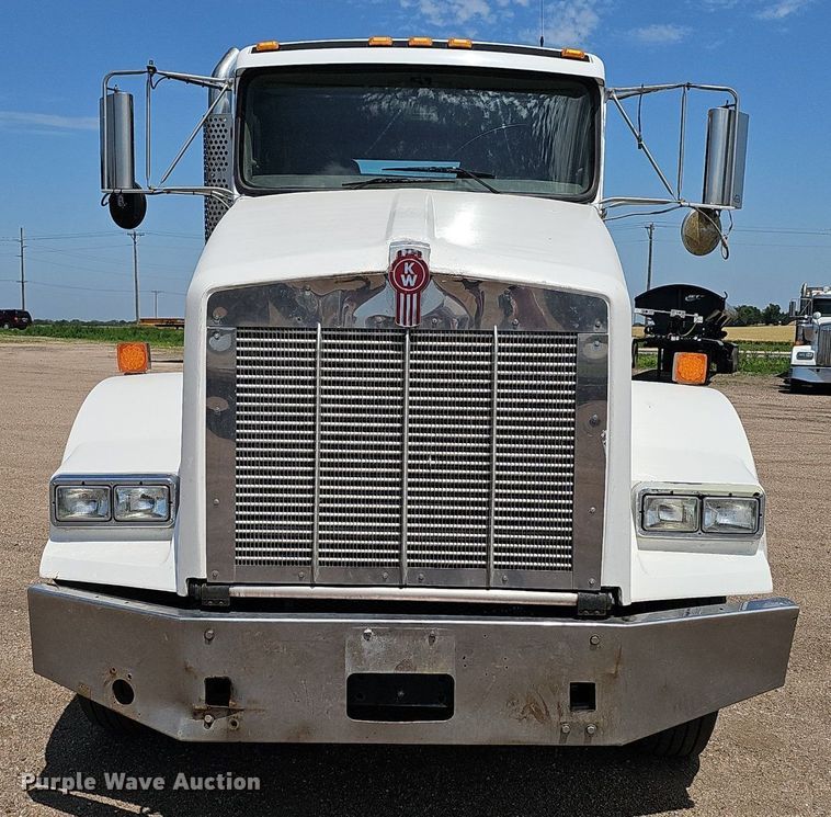 image for item DP6501 2013 Kenworth T800 semi truck