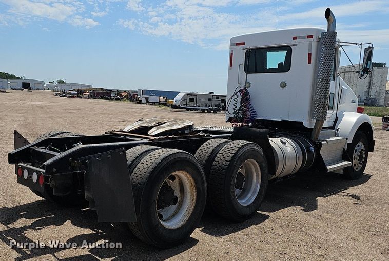image for item DP6501 2013 Kenworth T800 semi truck