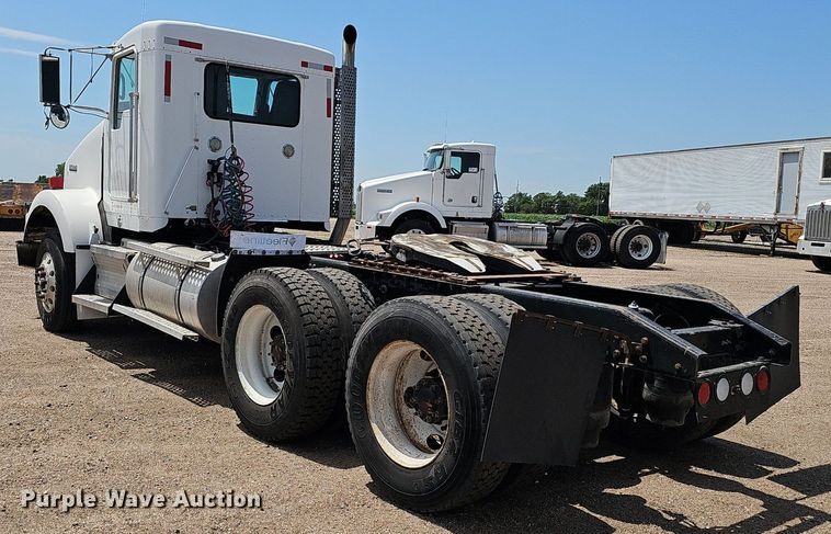 image for item DP6501 2013 Kenworth T800 semi truck